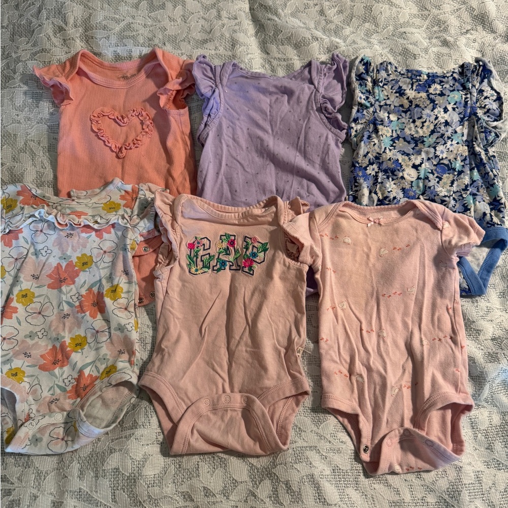 17 pieces - BIG LOT Baby girl clothing -  3m-6m